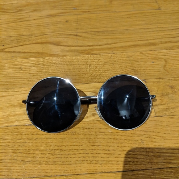 Accessories - Black circle sunglasses